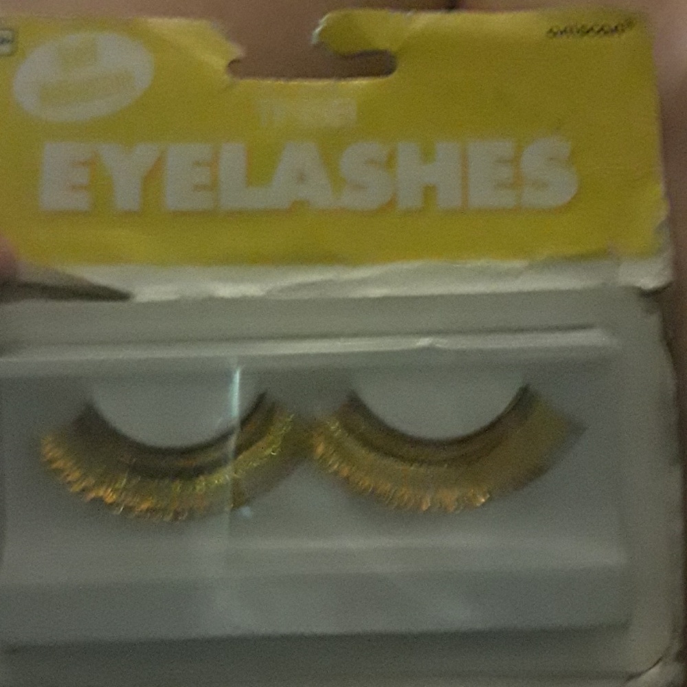 Gold eye lashes